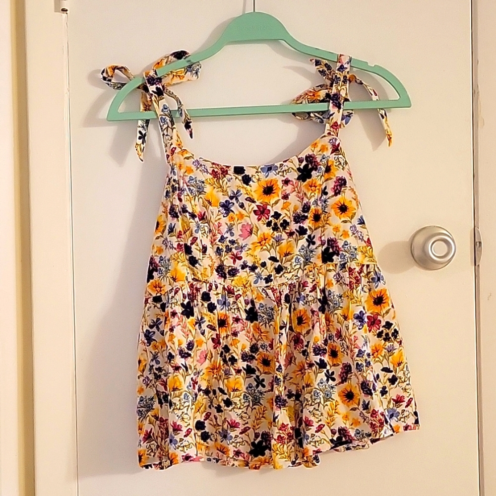 Tie tank top from Old Navy! Never worn.